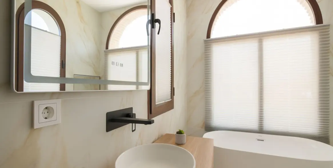 Sale of detached villa in El Paraiso 11