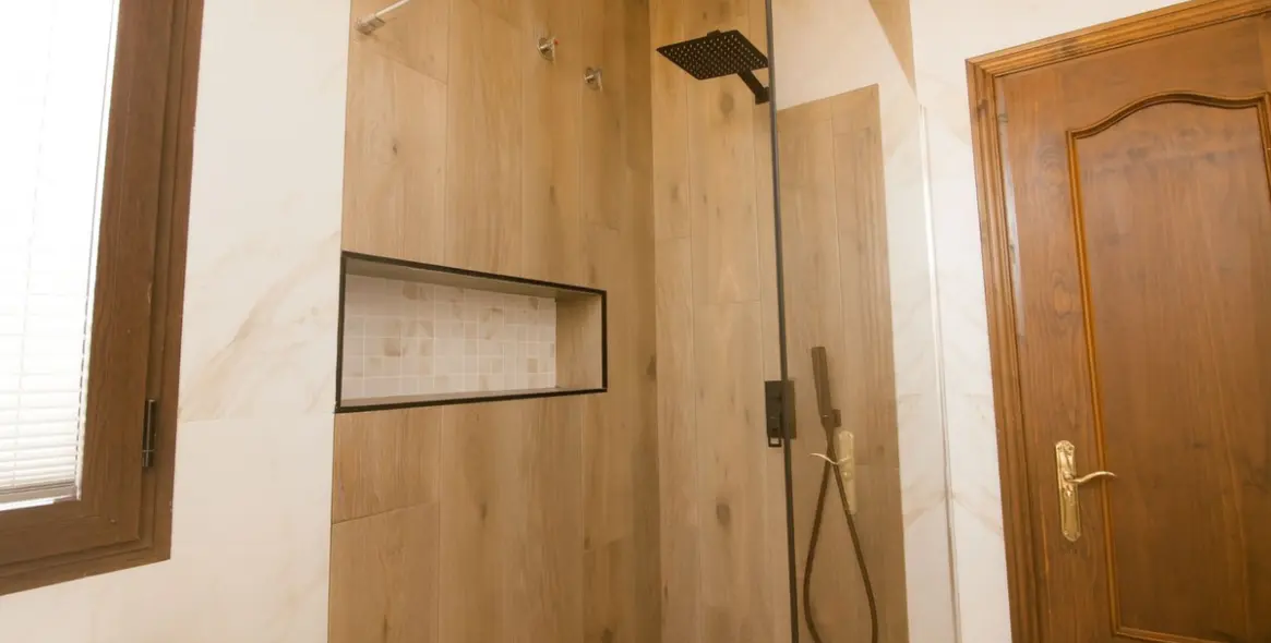 Sale of detached villa in El Paraiso 13