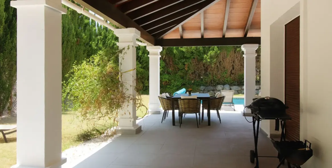 Sale of detached villa in El Paraiso 21