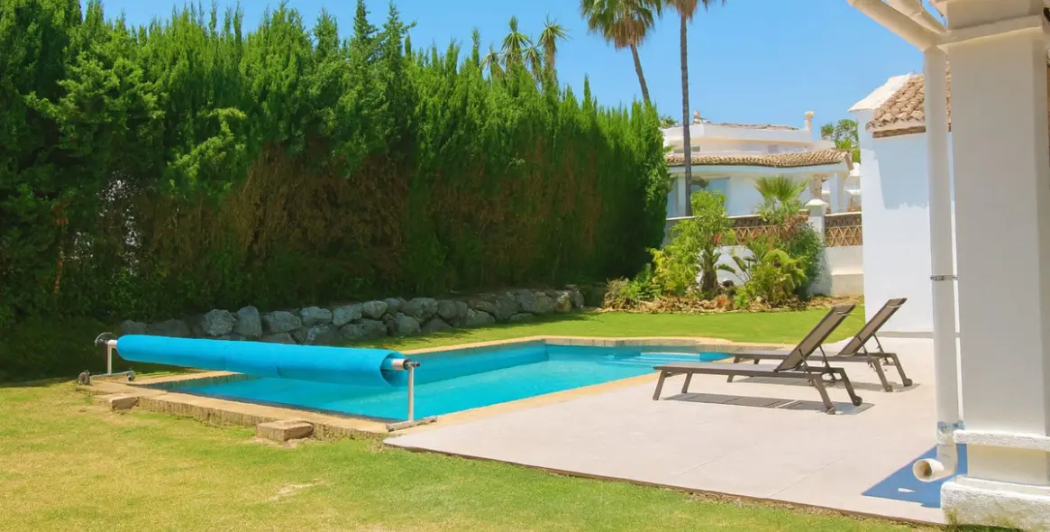 Sale of detached villa in El Paraiso 23