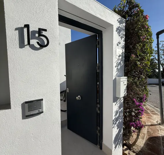 Sale of semi-detached house in Guadalmina Alta