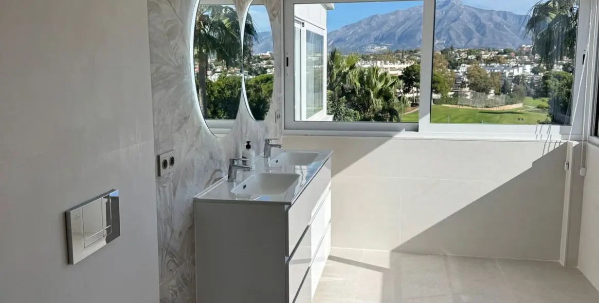 Продажа дома на две семьи в Guadalmina Alta 8