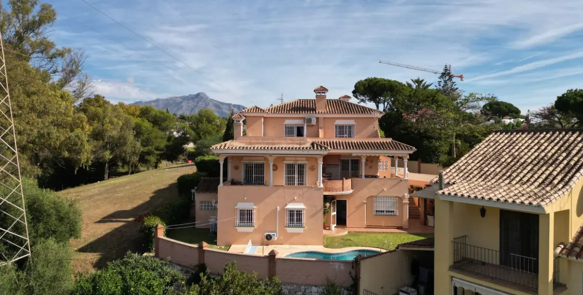 Продажа  отдельно стоящей виллы в San Pedro de Alcántara (район San Pedro de Alcántara) 2