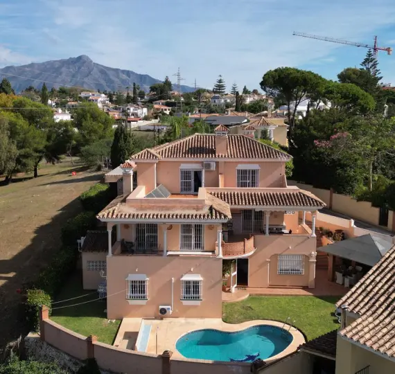 Oтдельно стоящая вилла R4926724