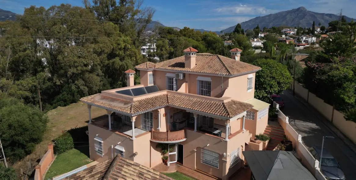 Продажа  отдельно стоящей виллы в San Pedro de Alcántara (район San Pedro de Alcántara) 4