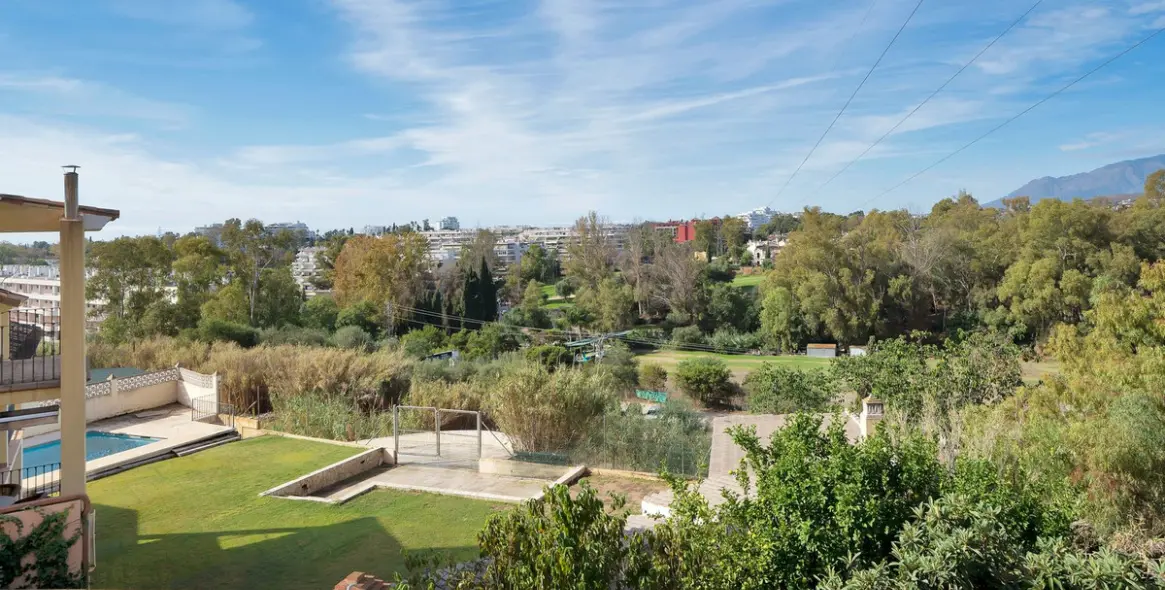 Продажа  отдельно стоящей виллы в San Pedro de Alcántara (район San Pedro de Alcántara) 20