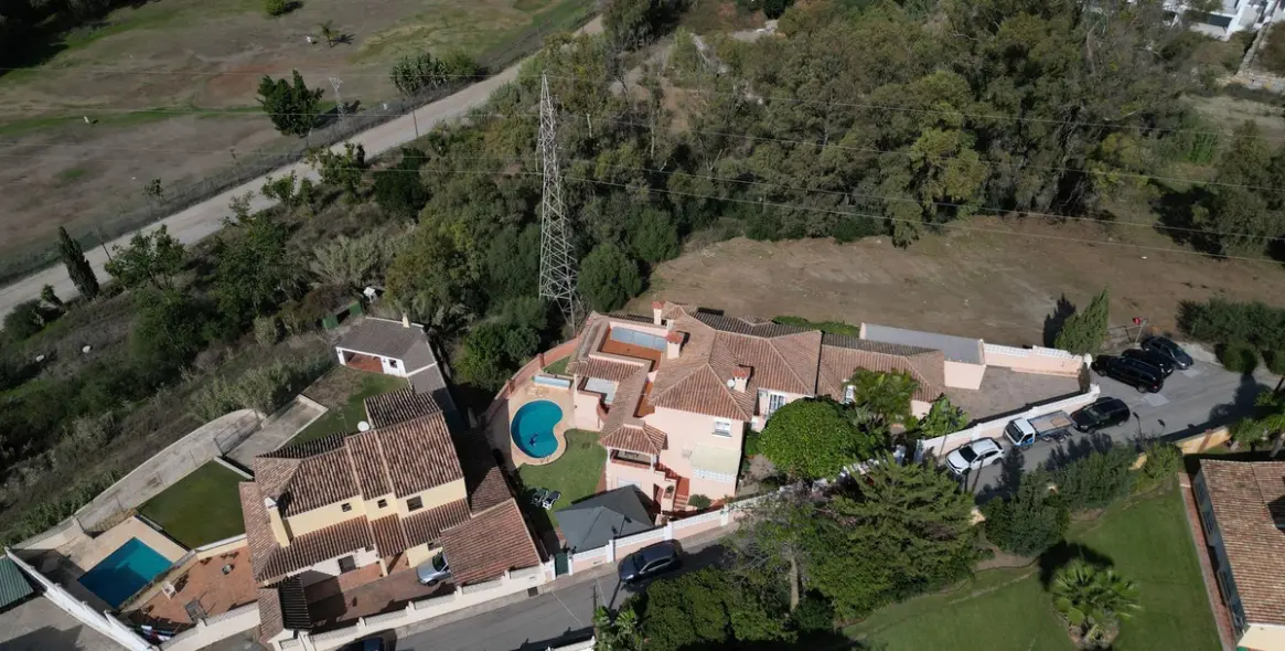 Sale of detached villa in San Pedro de Alcántara 9