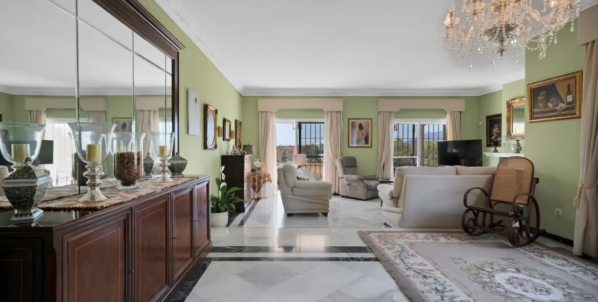 Sale of detached villa in San Pedro de Alcántara 10