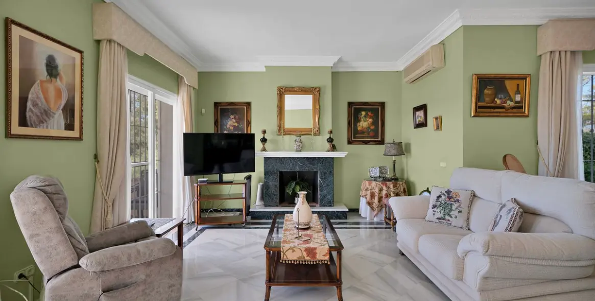 Sale of detached villa in San Pedro de Alcántara 13