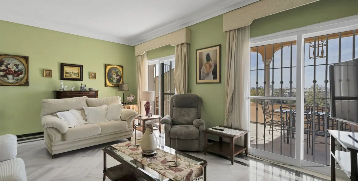 Sale of detached villa in San Pedro de Alcántara 16