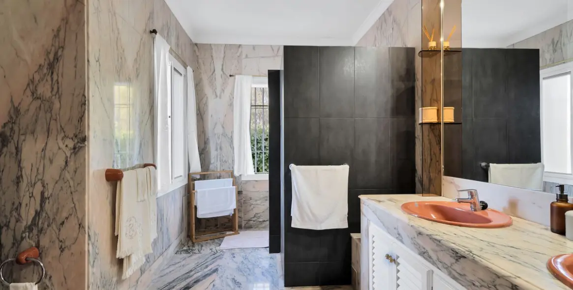 Venta de villa independiente en San Pedro de Alcántara 34