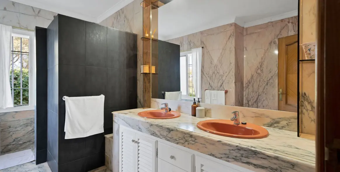 Venta de villa independiente en San Pedro de Alcántara 35