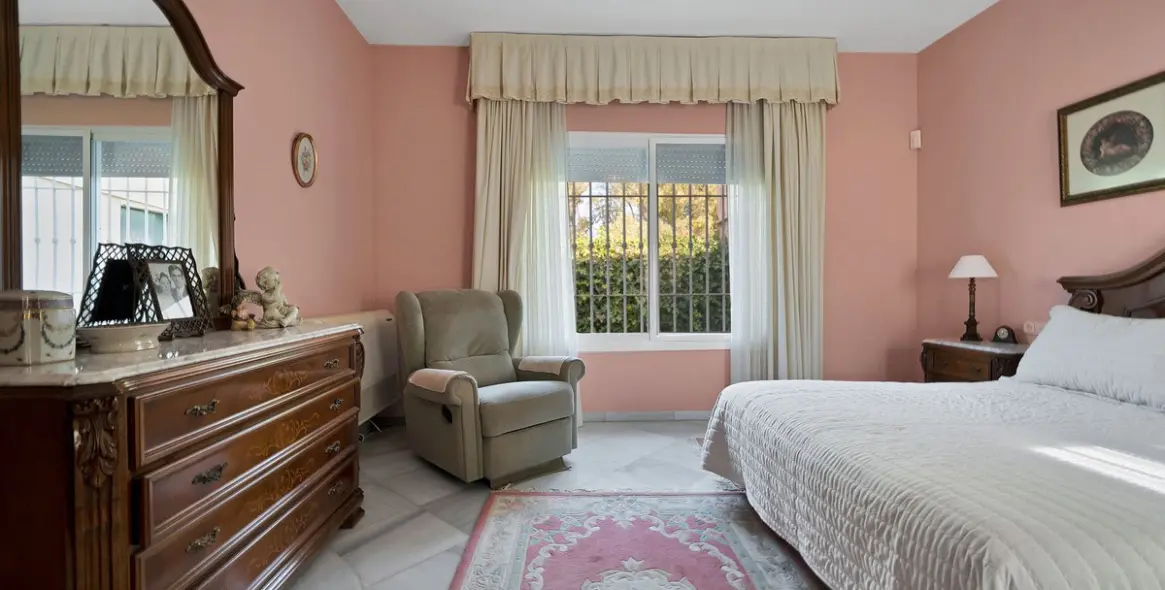 Venta de villa independiente en San Pedro de Alcántara 37