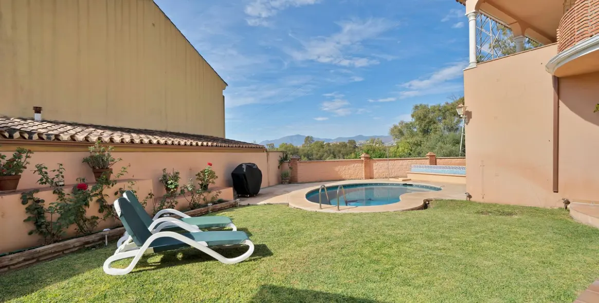 Venta de villa independiente en San Pedro de Alcántara 50