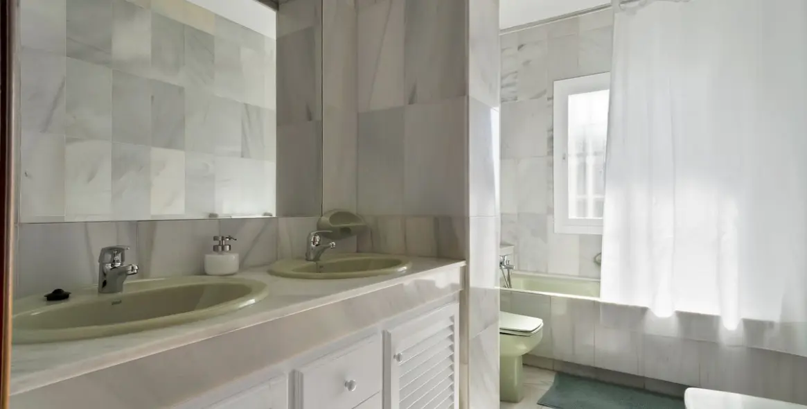 Venta de villa independiente en San Pedro de Alcántara 54