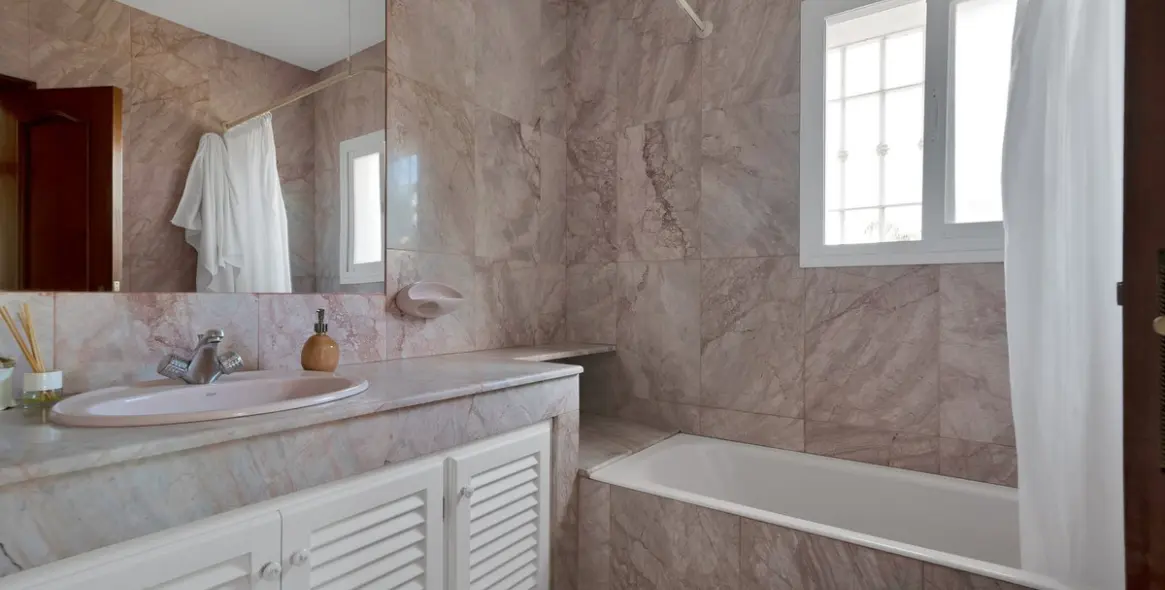 Venta de villa independiente en San Pedro de Alcántara 60