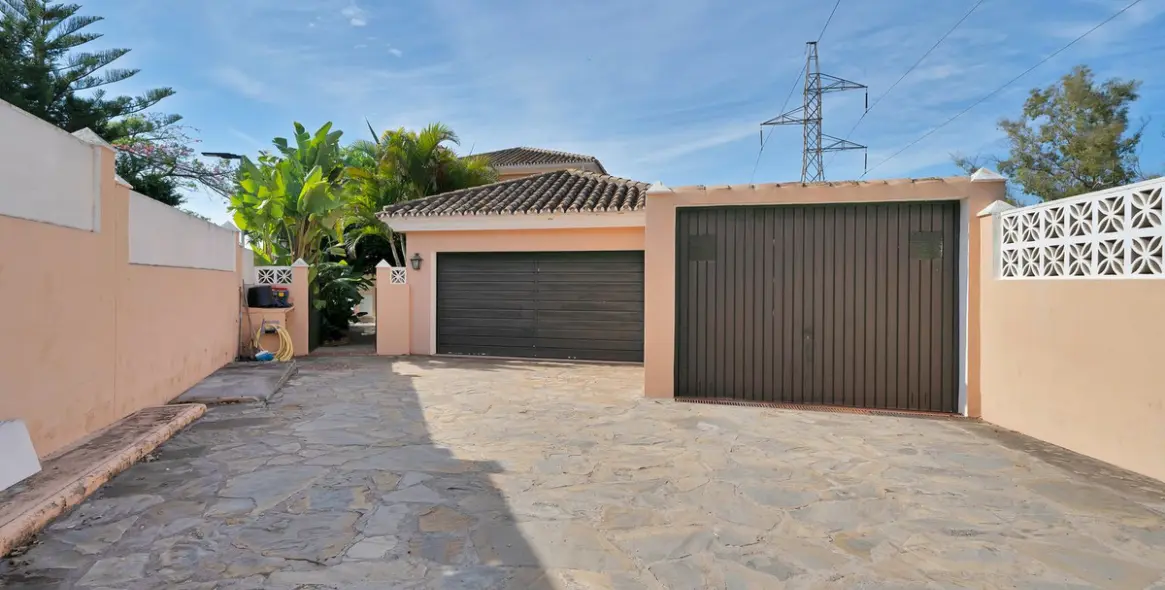 Venta de villa independiente en San Pedro de Alcántara 67