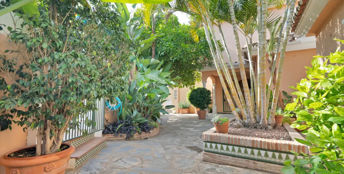 Venta de villa independiente en San Pedro de Alcántara 72