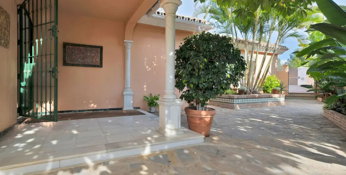 Venta de villa independiente en San Pedro de Alcántara 76