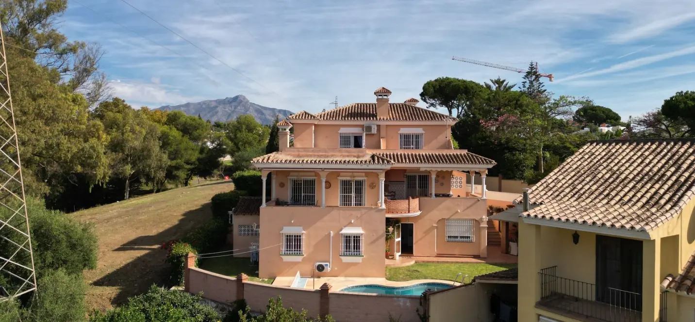 Продажа  отдельно стоящей виллы в San Pedro de Alcántara 1