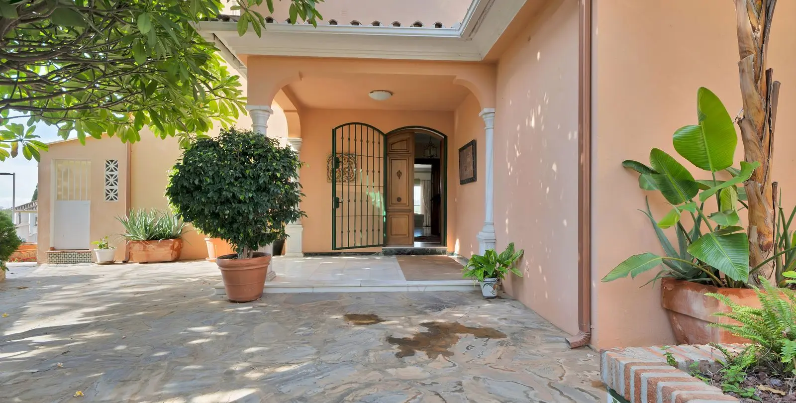 Продажа  отдельно стоящей виллы в San Pedro de Alcántara 62