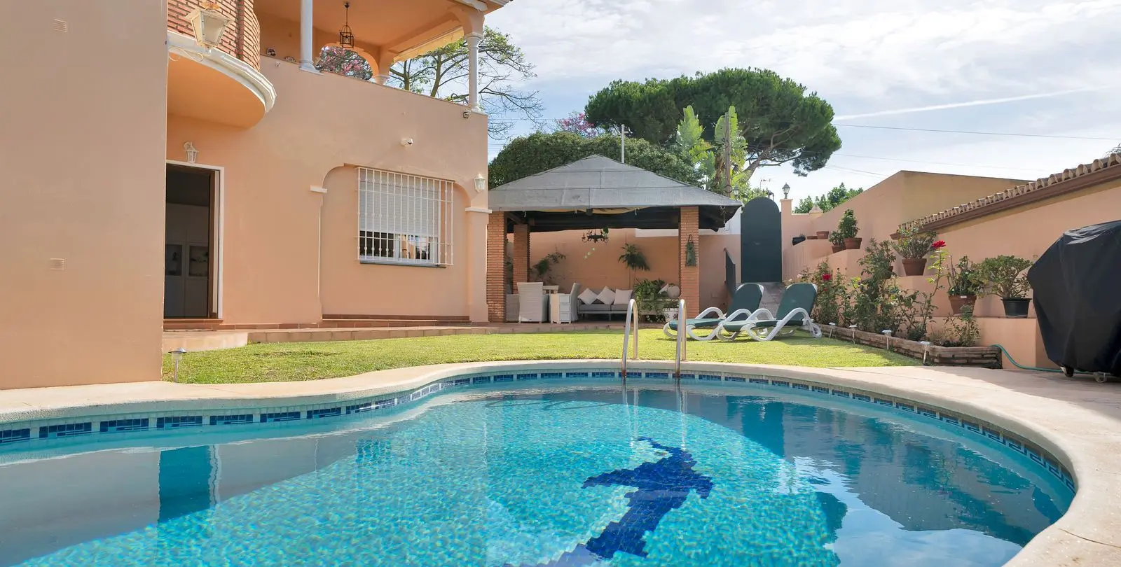 Продажа  отдельно стоящей виллы в San Pedro de Alcántara 71