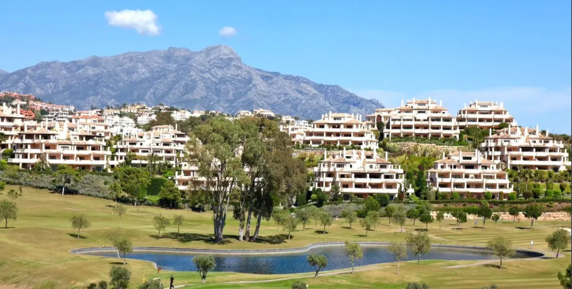 Sale of penthouse duplex in Benahavís (district Benahavís) 1