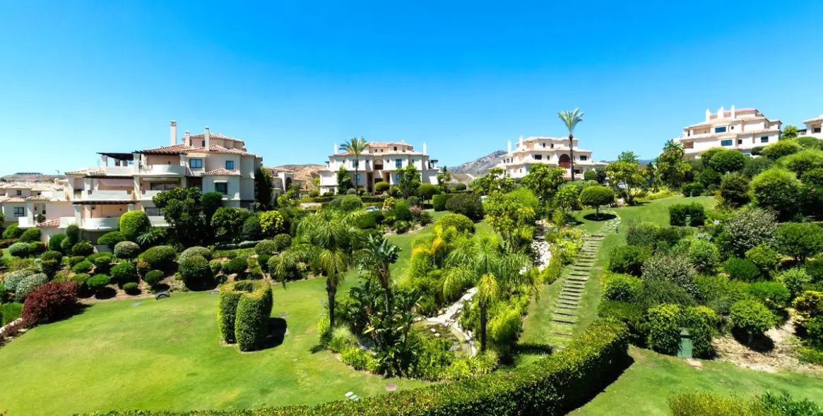 Sale of penthouse duplex in Benahavís (district Benahavís) 2