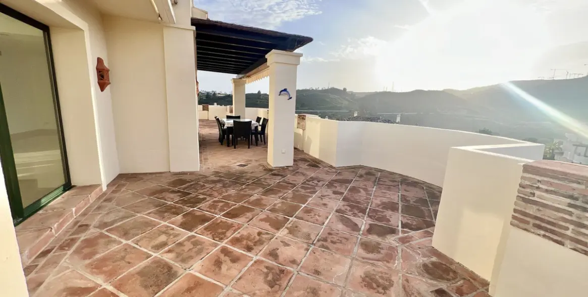 Sale of penthouse duplex in Benahavís (district Benahavís) 6