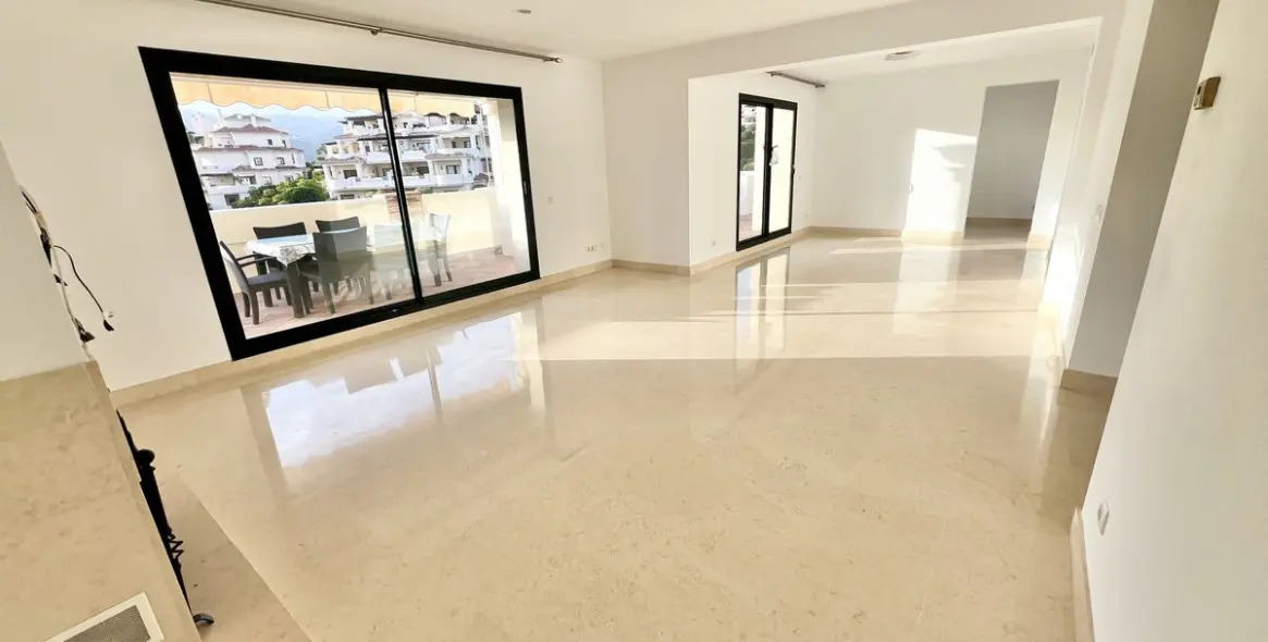 Sale of penthouse duplex in Benahavís (district Benahavís) 9