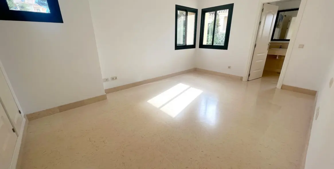Sale of penthouse duplex in Benahavís (district Benahavís) 10