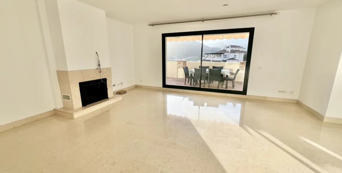 Long-term rent of penthouse duplex in Benahavís 13