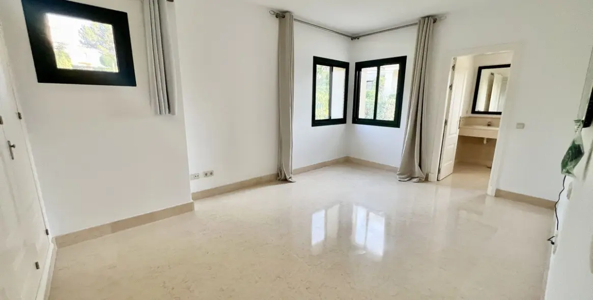 Long-term rent of penthouse duplex in Benahavís 15