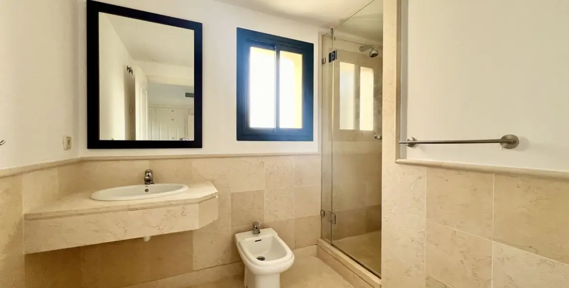 Long-term rent of penthouse duplex in Benahavís 16