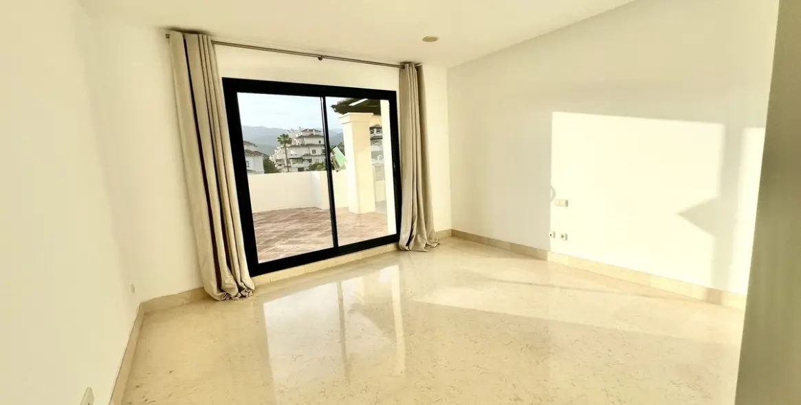 Long-term rent of penthouse duplex in Benahavís 17