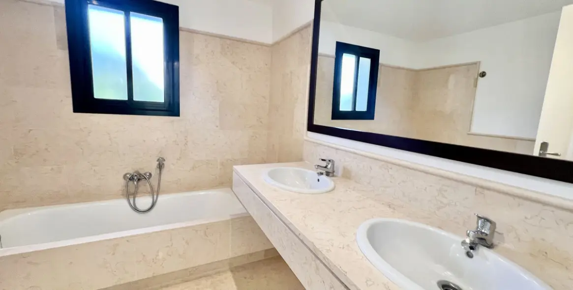 Долгосрочная аренда двухуровневого пентхауса в Benahavís 22