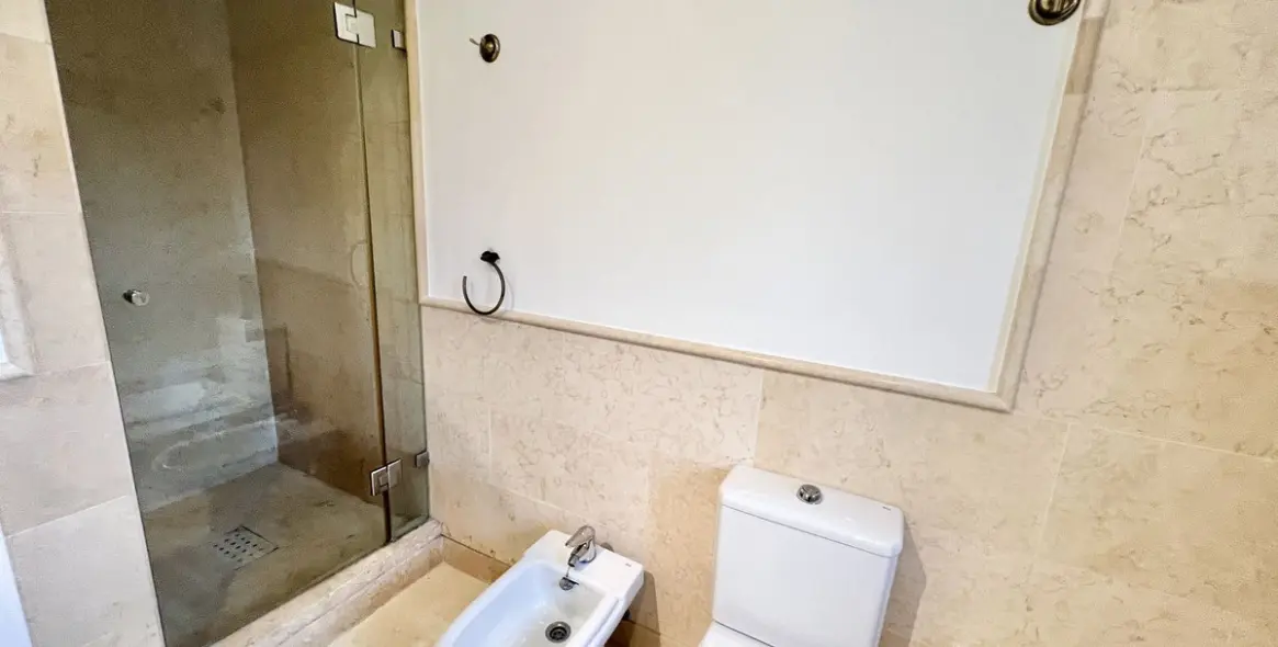 Долгосрочная аренда двухуровневого пентхауса в Benahavís 23