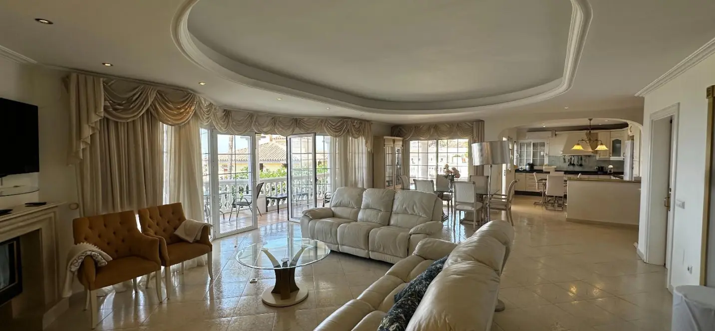 Sale of detached villa in Mijas 1