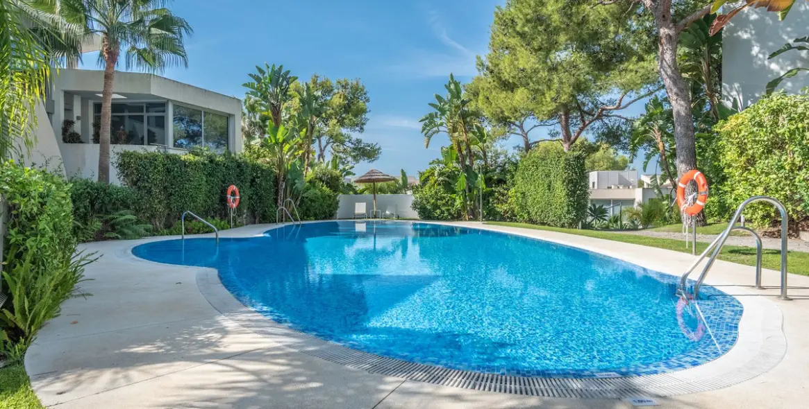 Продажа таунхауса в Marbella (район Sierra Blanca) 1