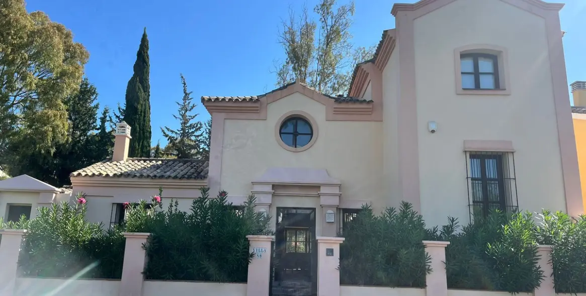 Sale of detached villa in Guadalmina Alta 1