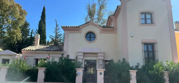 Sale of detached villa in Guadalmina Alta 0