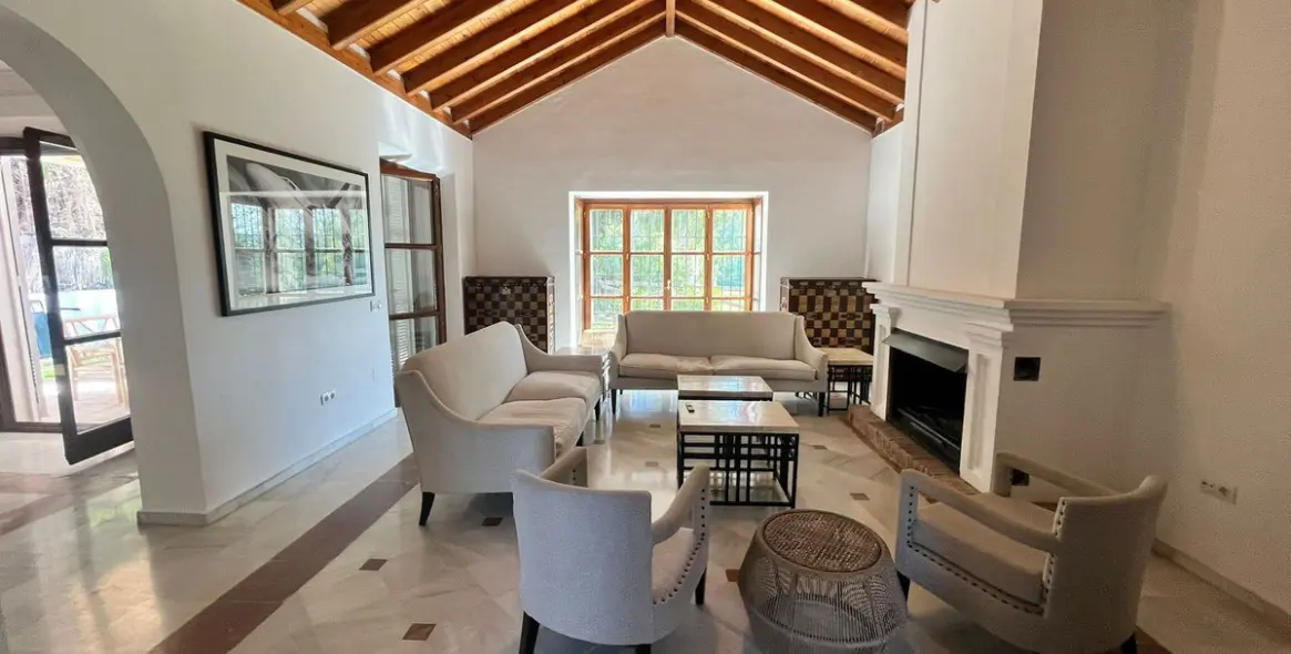 Sale of detached villa in Guadalmina Alta 2