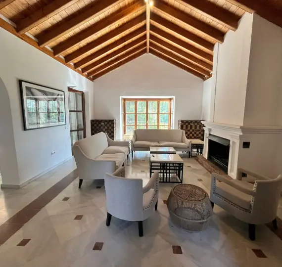 Sale of detached villa in Guadalmina Alta