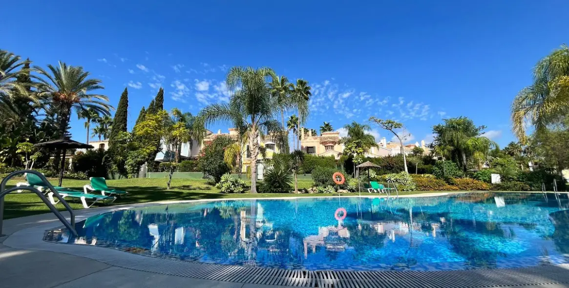 Sale of detached villa in Guadalmina Alta 7