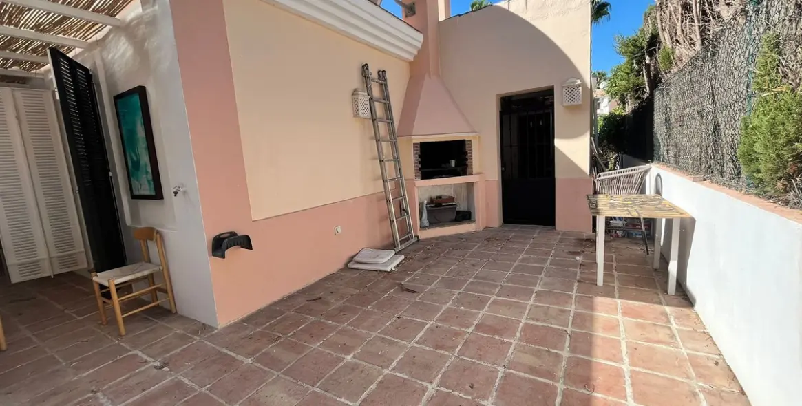 Sale of detached villa in Guadalmina Alta 18