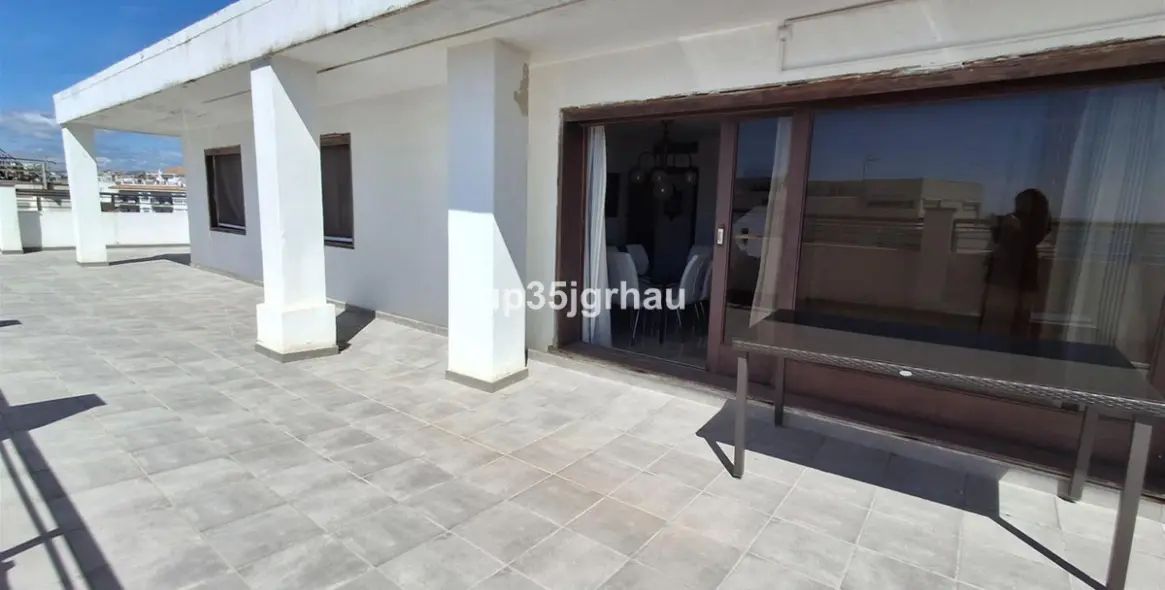 Sale of penthouse in Estepona (district Estepona) 1