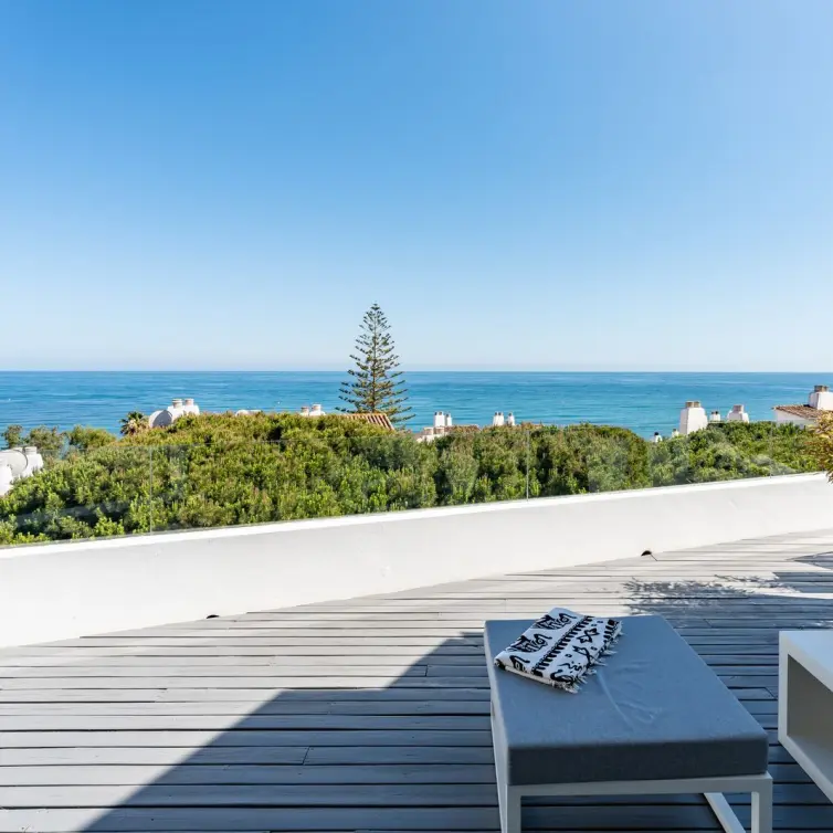 Sale of penthouse in Calahonda