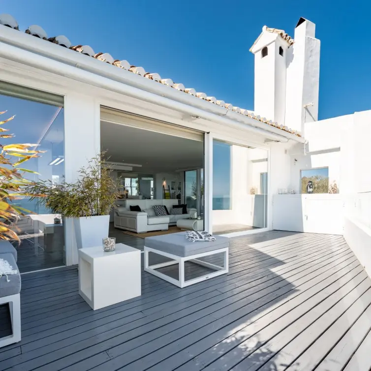 Sale of penthouse in Calahonda