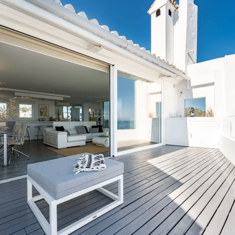 Sale of penthouse in Calahonda