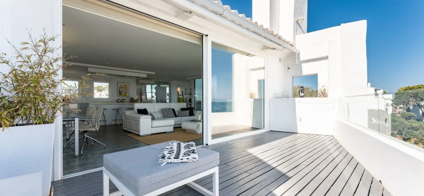 Sale of penthouse in Calahonda 2